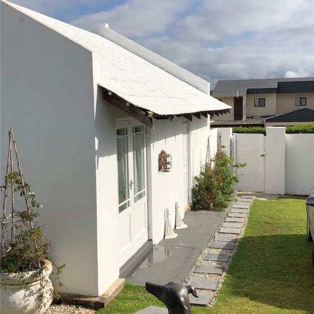 De La Fontaine Guest Cottage And Pool View Luxury Suite プレッテンバーグ・ベイ エクステリア 写真