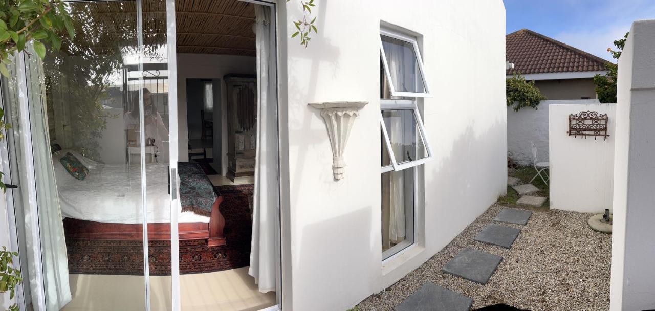 De La Fontaine Guest Cottage And Pool View Luxury Suite プレッテンバーグ・ベイ エクステリア 写真