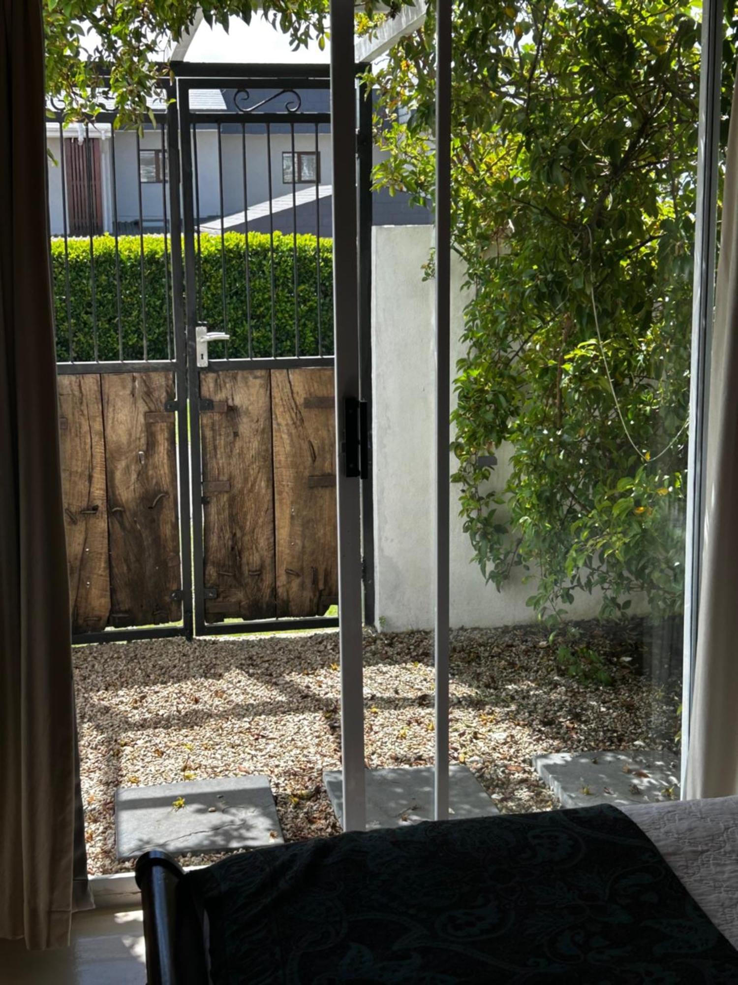 De La Fontaine Guest Cottage And Pool View Luxury Suite プレッテンバーグ・ベイ エクステリア 写真