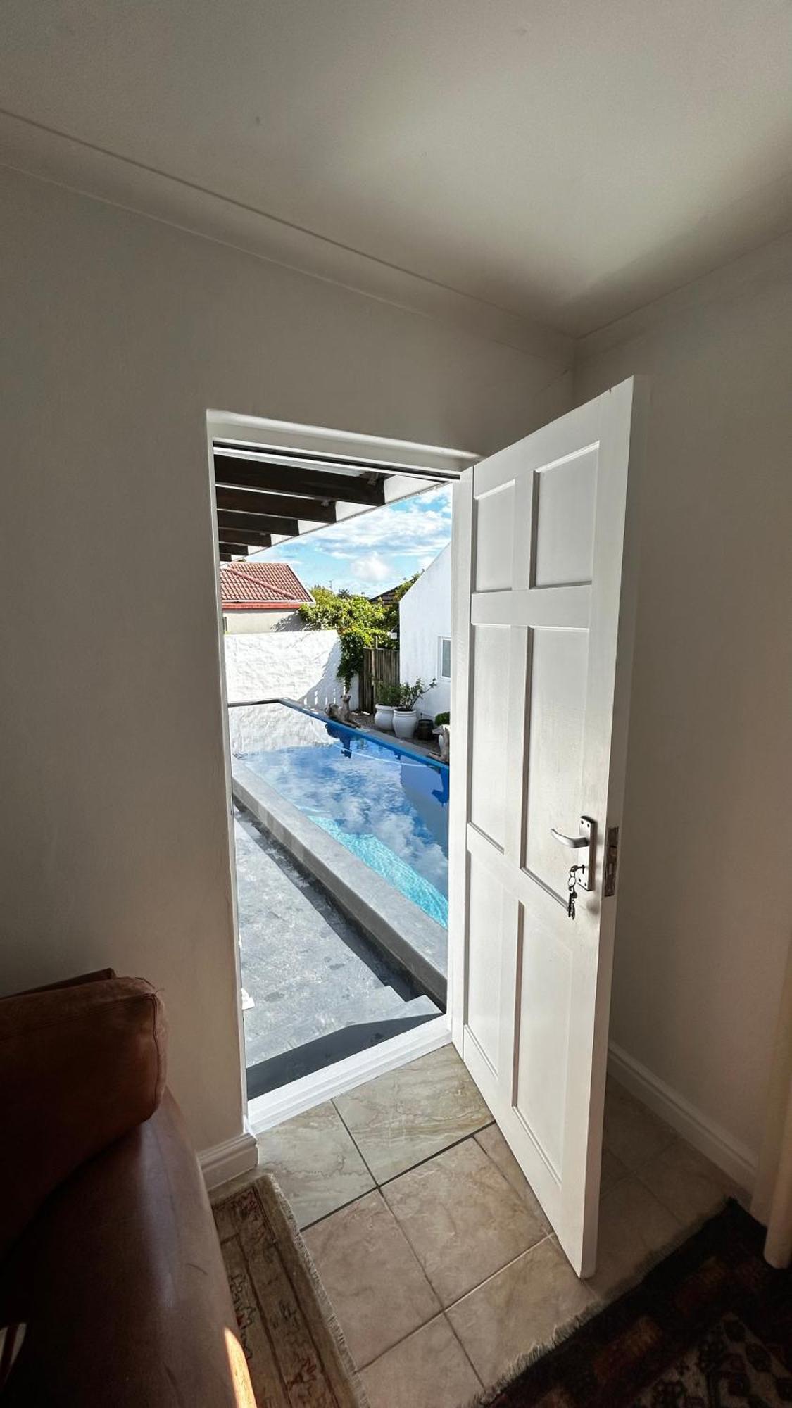 De La Fontaine Guest Cottage And Pool View Luxury Suite プレッテンバーグ・ベイ エクステリア 写真
